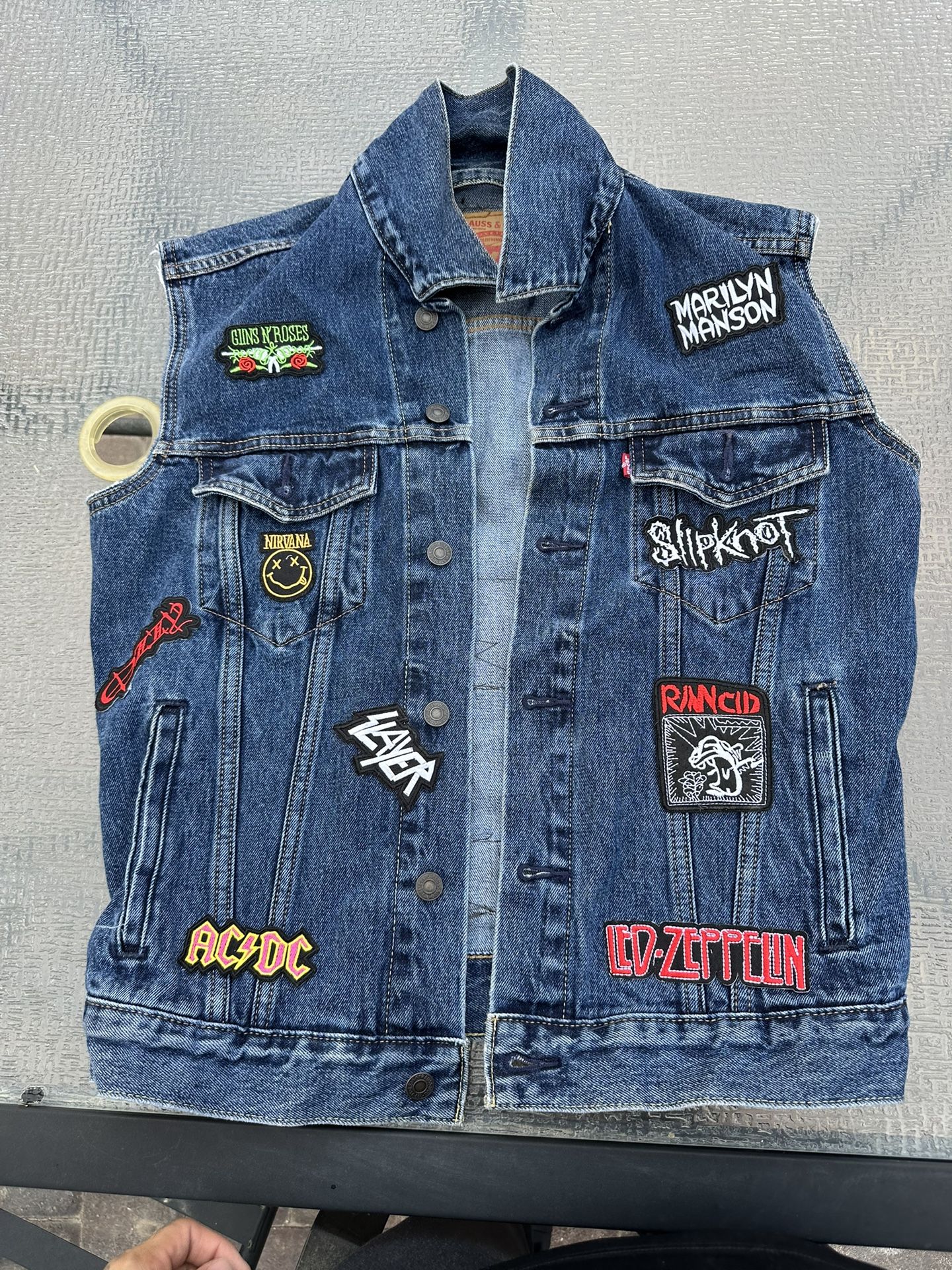 Sleeveless Battle Vest w/ Patches (Medium)