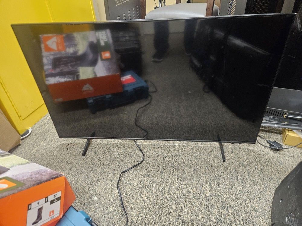 42" Samsung Tv. 6 Months Old