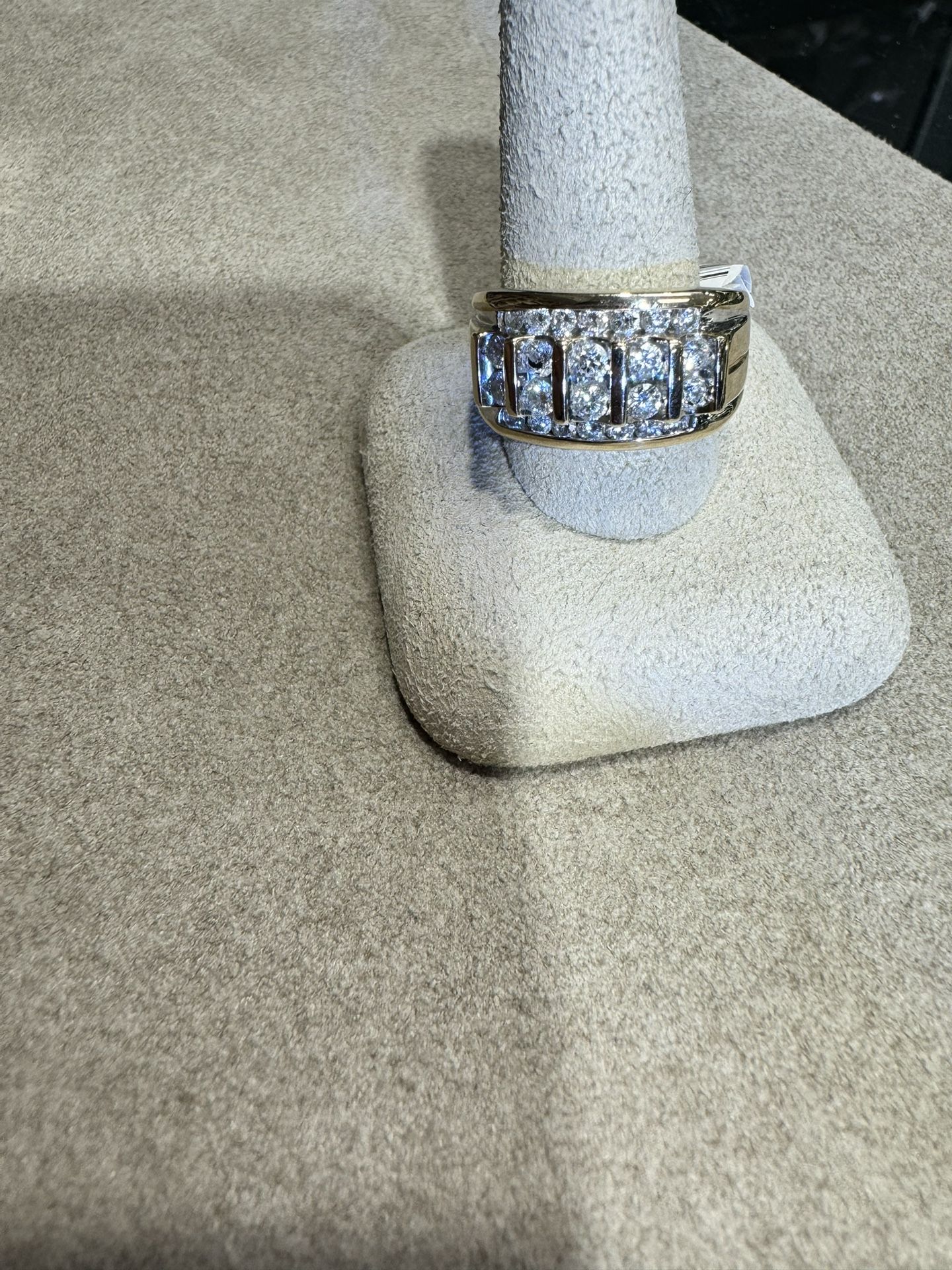 10k Diamond Men’s Wedding Band
