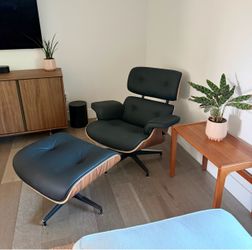 Mid Century Eames Style Lounge Chair in Real Leather and Walnut