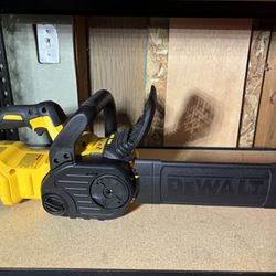 DeWalt 20V MAX 12”Brushless Chainsaw With 5Ah Battery & Charger 