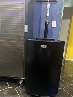 Nostalgia barrel style kegerator