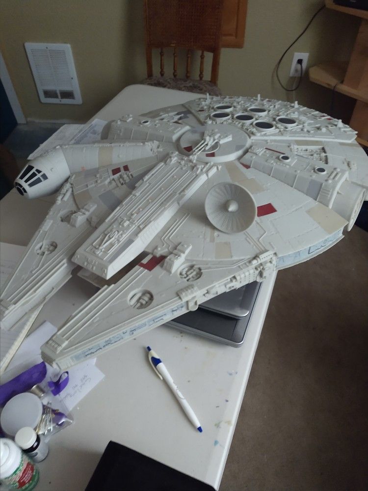 Star Wars Giant Millennium Falcon