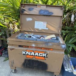 KNAACK 4830 JOBMASTER Chest, heavy-duty jobsite storage box