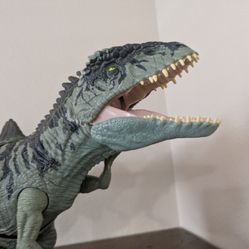 JURASSIC WORLD DOMINION: STRIKE 'N ROAR GIGANOTOSAURUS