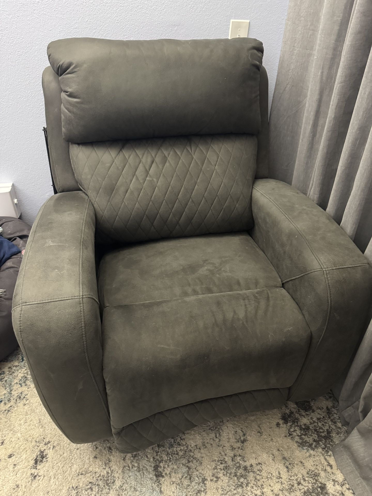 Wide Recliner 