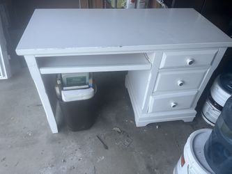 White computer desk with 3 drawer With White Leather Chair