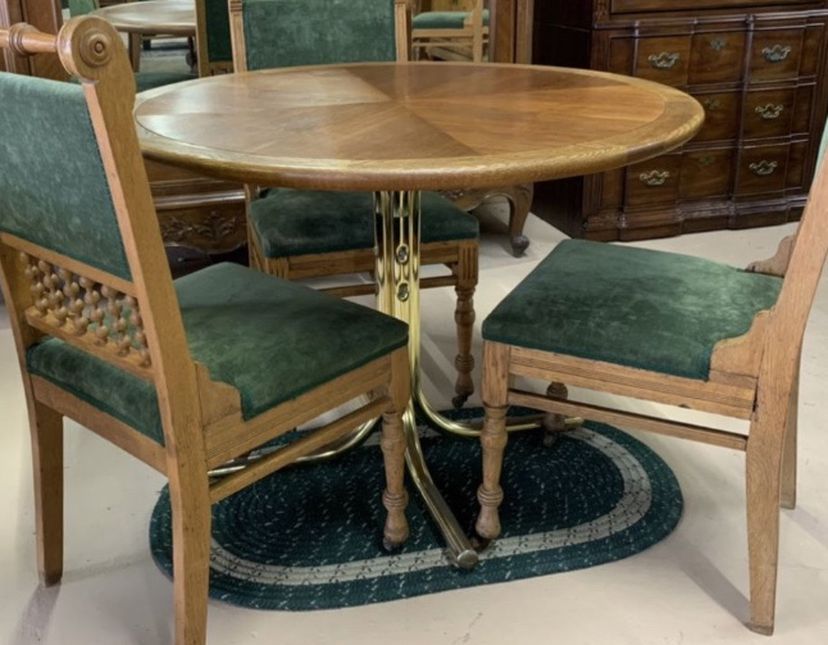 Solid Oak Round Table w/3 Oak Antique Chairs 