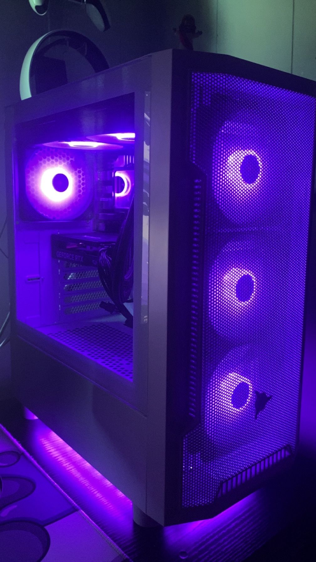 SkyTech Archangel Gaming PC + (accessories)