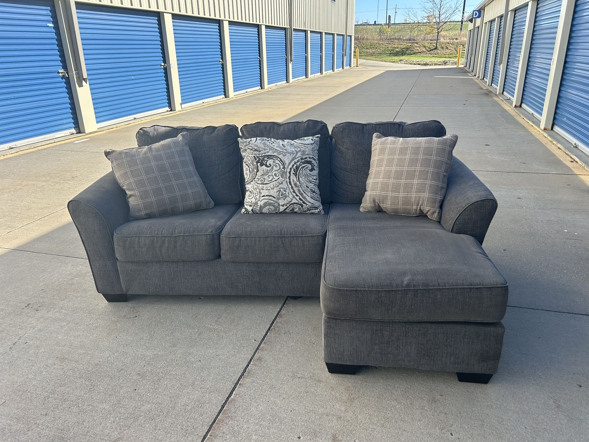 DELIVERY AVAILABLE πππ Super Nice 2 Piece Reversible Gray Sectional