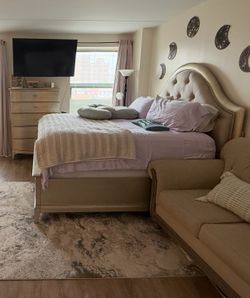 Pristine King Bedroom Set (2 Years Old) – Serta Perfect Sleeper, Storage Bed Frame, & 5-Drawer Chest
