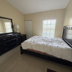 Black Bed Set PICKUP ONLY (Rooms To Go)