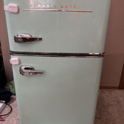 Magic chef vintage Mini Fridge