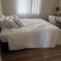 Queen Bed Box Spring And Matrasse 