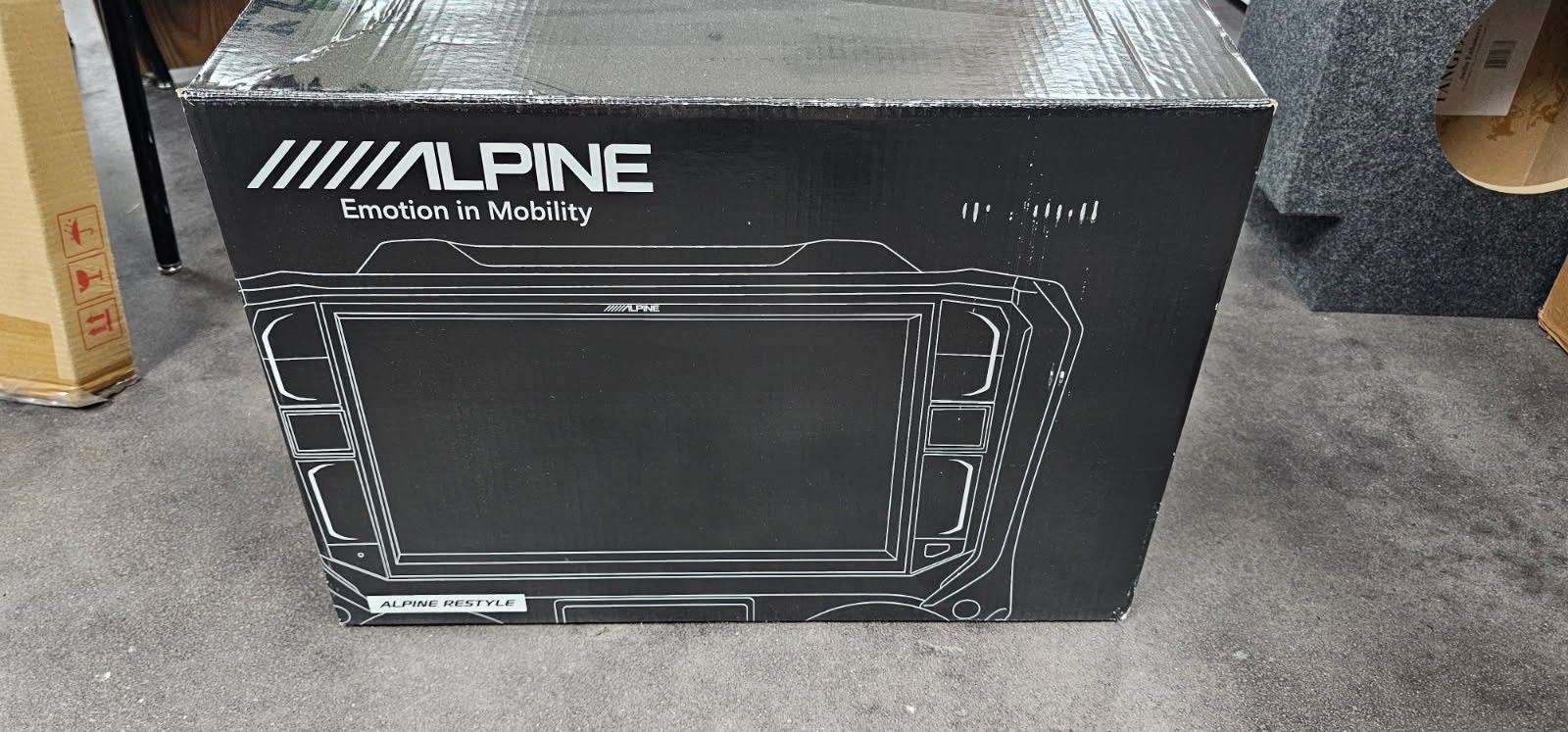 Alpine Jeep JL Restyle Radio