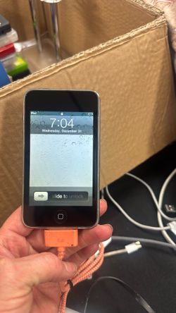 Apple iPod Touch 2nd Generation 16GB Silver Portable Media Player