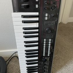 Korg R3 Synthesizer 