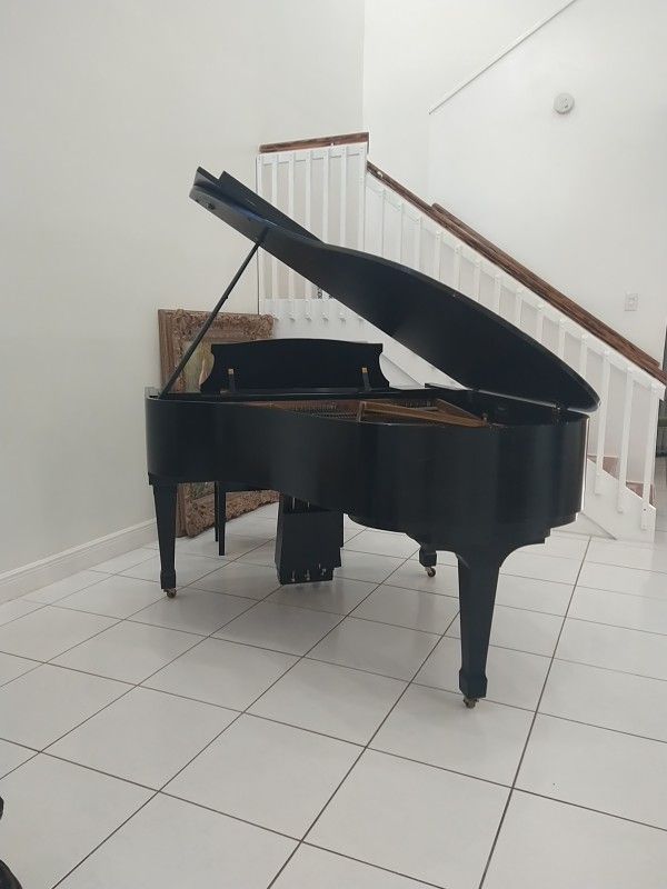  Kawai Gran Piano Excellent Condition !!
