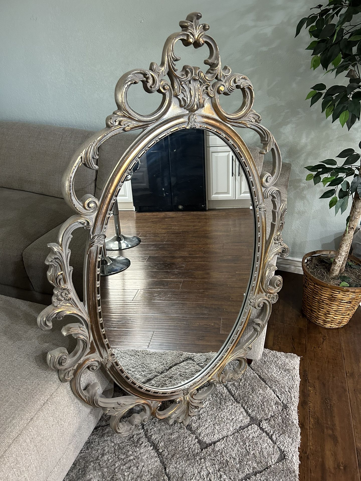 Mirror - Antique Style Mirror 