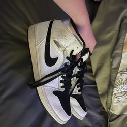 Air Jordan 1 Mid Black/White – Size 11.5