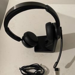 Levn Bluetooth Headphones W/Charging Dock