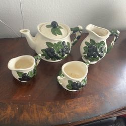 Berry Tea Set