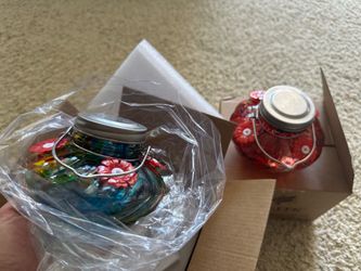 2 New hummingbird feeders in box