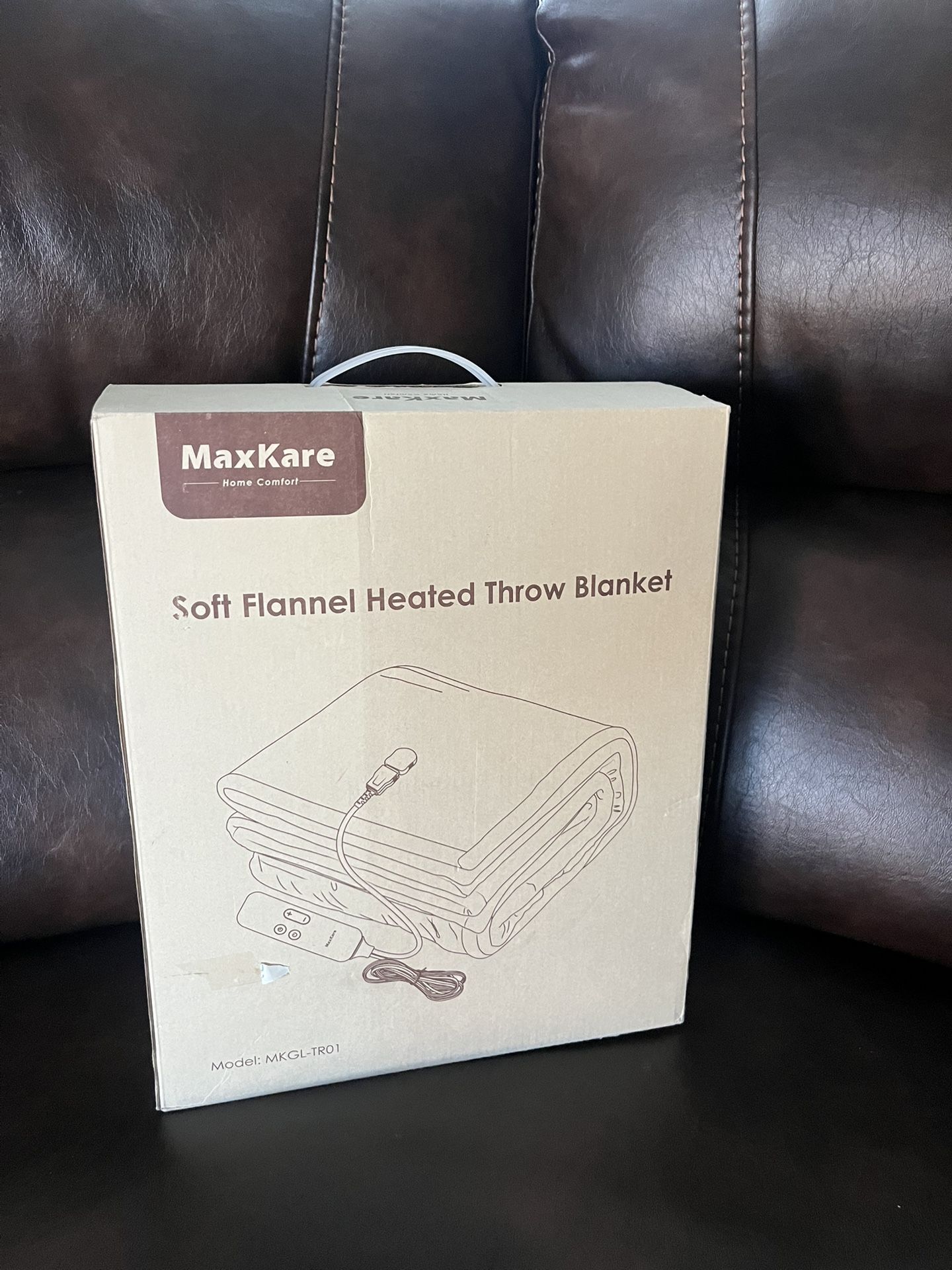 Heated throw blanket 50” x 60”
