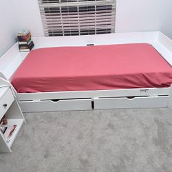 Day Bed With Drawer