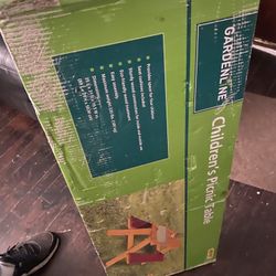 Children’s Pickni Table 