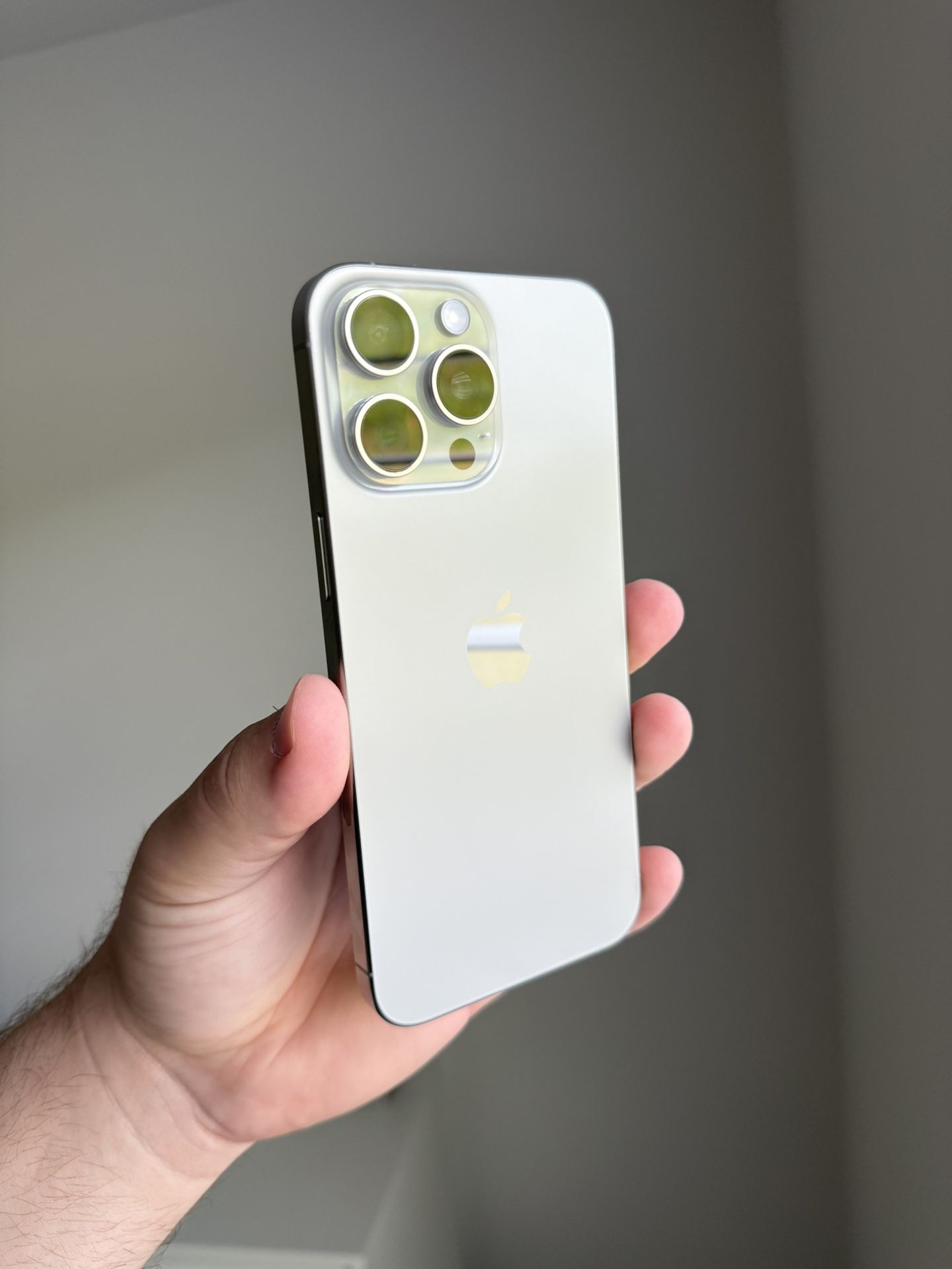 Selling iPhone 15 Pro Max 512 GB Natural Titanium
