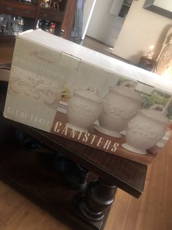 Set of canisters