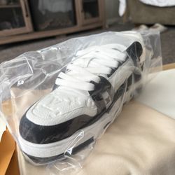 Lv Trainers Size 11