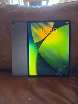 Ipad pro 12.9inch 3rd generation 64gb