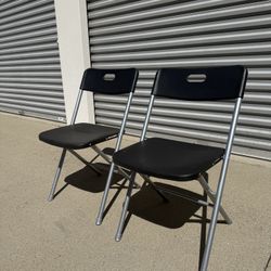 Set of 6 Folding Chairs – Sturdy & Portable 15$ Each
