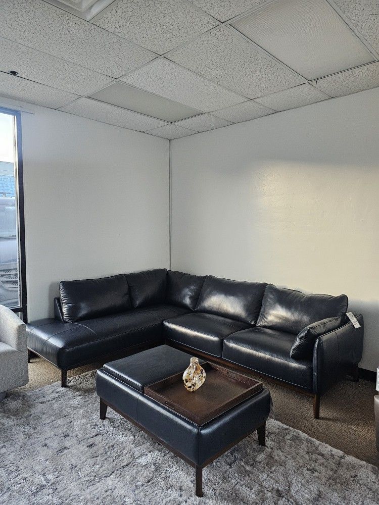 2-pc Leather Sectional with chaise - Jollene 