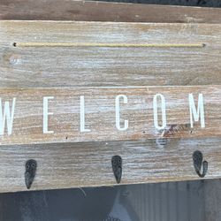 Wood Welcome Key Holder Sign