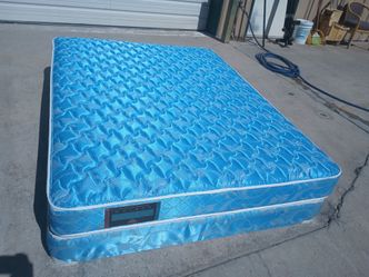 Queen size mattress and box spring