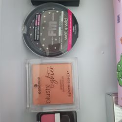 🩷💕Women' s History Month Special 🩷💕🩷💕4 Powder Blushes For $20