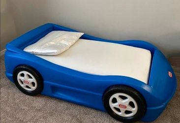 Full sized Race car bed kid / toddler bed