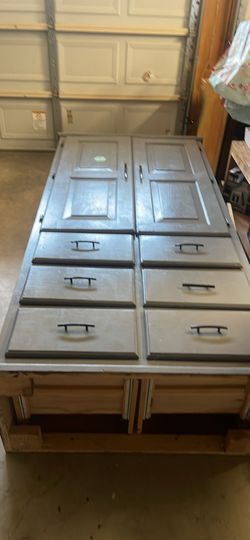 Wood Cabnet good condition