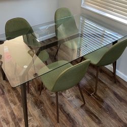 Table With Four Chairs 