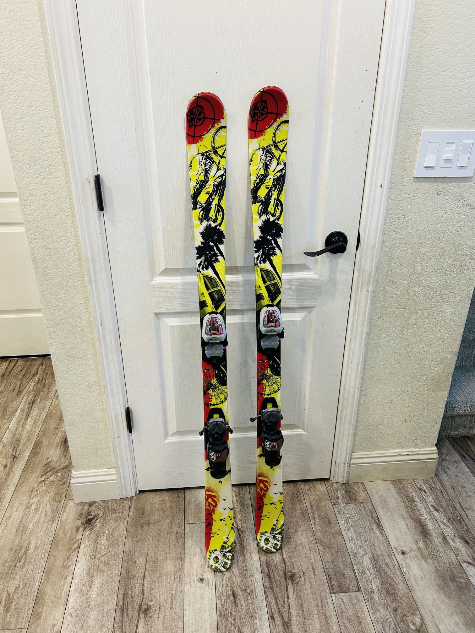 K2 SKIS WITH BINDINGS 136cm