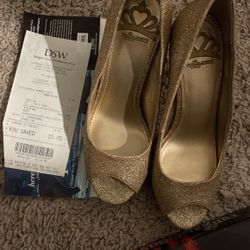 Like New High Heels Golden, Size 6