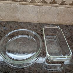 Vintage glass pyrex baking dishes