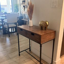 Entry/accent Table