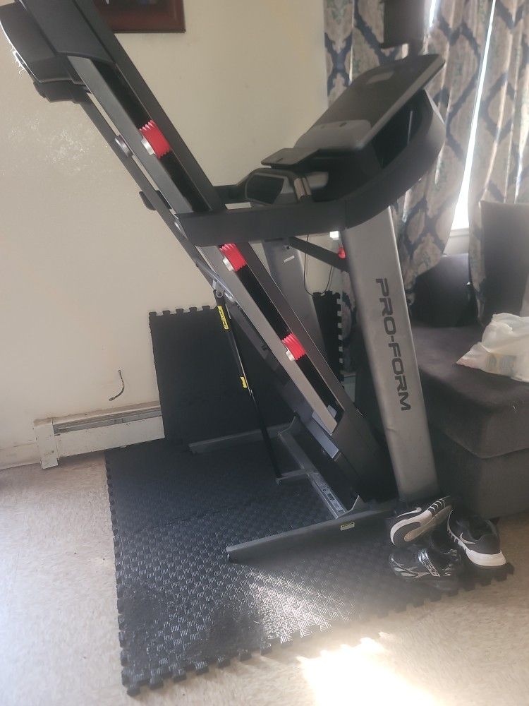 Pro-Form Treadmill/Grey