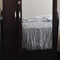5 Ft Mirrored Jewelry Box For Sale 