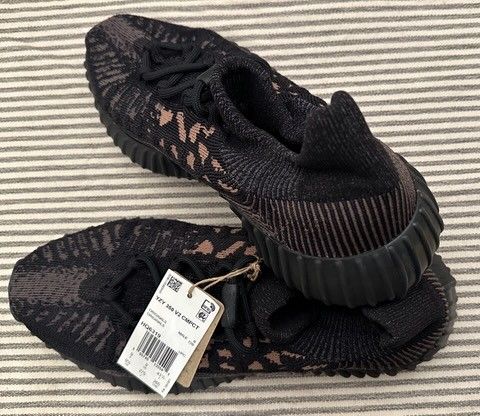 Yeezy Boost 350 V2 Slate Carbon Size 9.5-Men / Woman 11