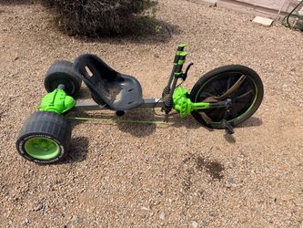 Huffy 16" Green Machine Drift Trike - Adjustable Seat Age 5+ - Green
